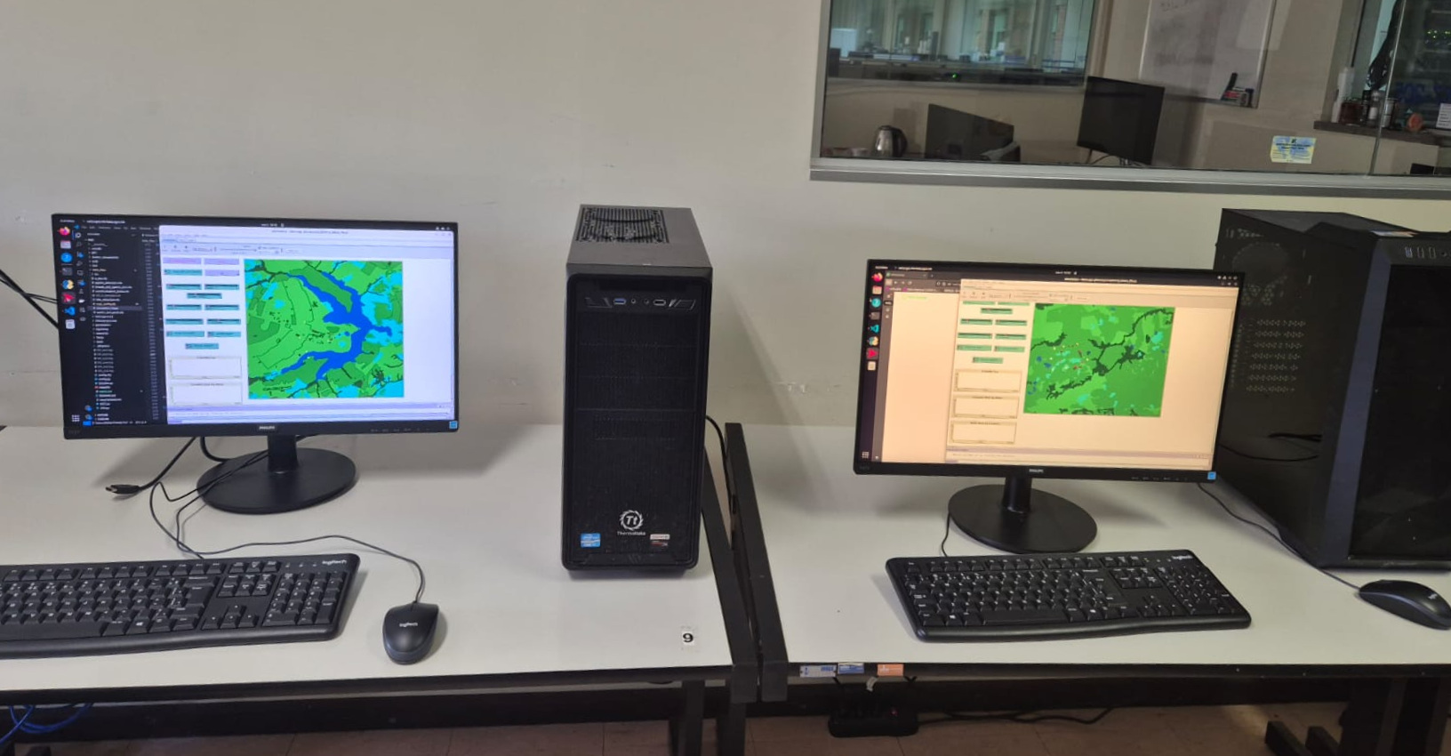 Diferentes cenários de simulação em execução no laboratório S2C.